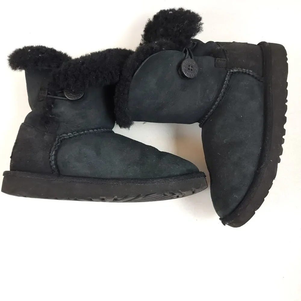 UGG Girls Bailey Button II Mini Boots Black Sheepskin Youth Size 2 #05006076